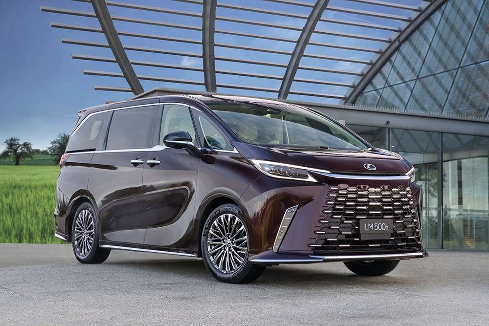 Lexus LM 500h