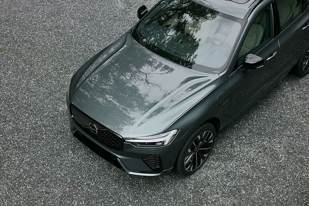 Refreshed VOlvo XC60 overhead view.
